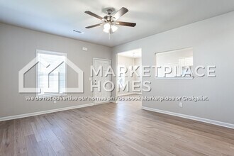 242 Ww Carr Ave in Jackson, GA - Building Photo - Building Photo