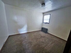 421 E 9th Ave in Mitchell, SD - Building Photo - Building Photo