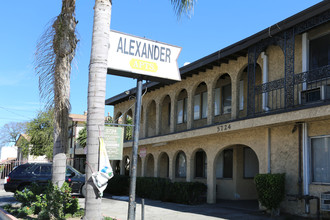 5724 Sepulveda Blvd in Van Nuys, CA - Building Photo - Building Photo