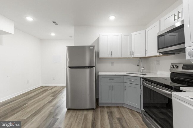 2550 Kensington Ave in Philadelphia, PA - Building Photo - Building Photo