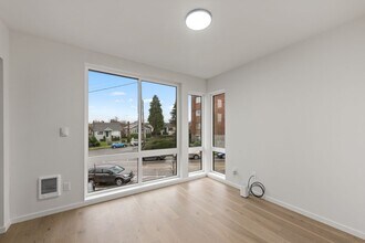 7904 Green Lake Dr N in Seattle, WA - Building Photo - Building Photo