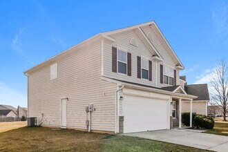 3789 Dusty Sands Rd in Whitestown, IN - Foto de edificio - Building Photo