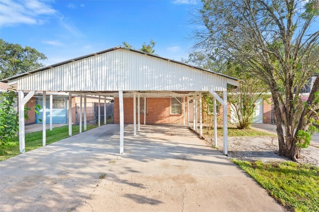 property at 1212 W Snyder St
