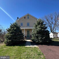 25 W 5th Ave in Collegeville, PA - Building Photo