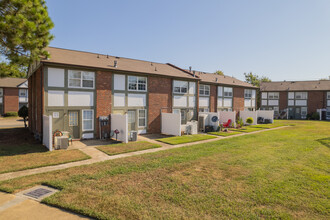 Armistead Townhouses in Hampton, VA - Building Photo - Building Photo