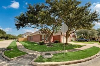 4607 Sebastopol Dr in Pearland, TX - Building Photo - Building Photo