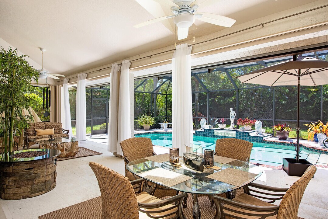 469 Carica Rd in Naples, FL - Building Photo