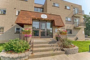 99 Thomas St in Kingston, ON - Building Photo