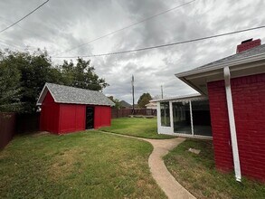 1500 Hyde Park Blvd in Cleburne, TX - Building Photo - Building Photo