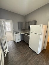 4 Riverside Ave, Unit 2 in Rensselaer, NY - Foto de edificio - Building Photo