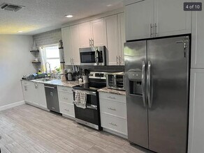 208 Sandpiper Ave in Royal Palm Beach, FL - Building Photo - Building Photo