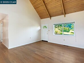 99 Longridge Rd in Orinda, CA - Building Photo - Building Photo