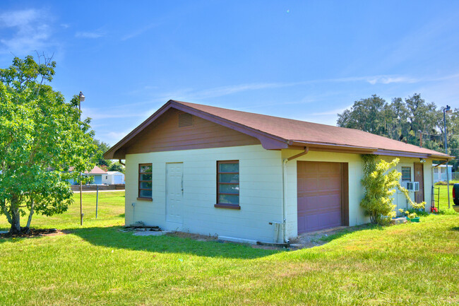 205 E 9th St in Frostproof, FL - Building Photo - Building Photo