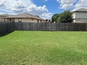 619 Holbrooke St in Hutto, TX - Building Photo - Building Photo