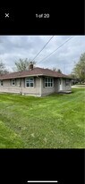 702 W Curtsinger Dr in Scottsburg, IN - Building Photo
