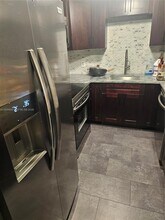 5961 N Falls Cir Dr in Lauderhill, FL - Building Photo - Building Photo