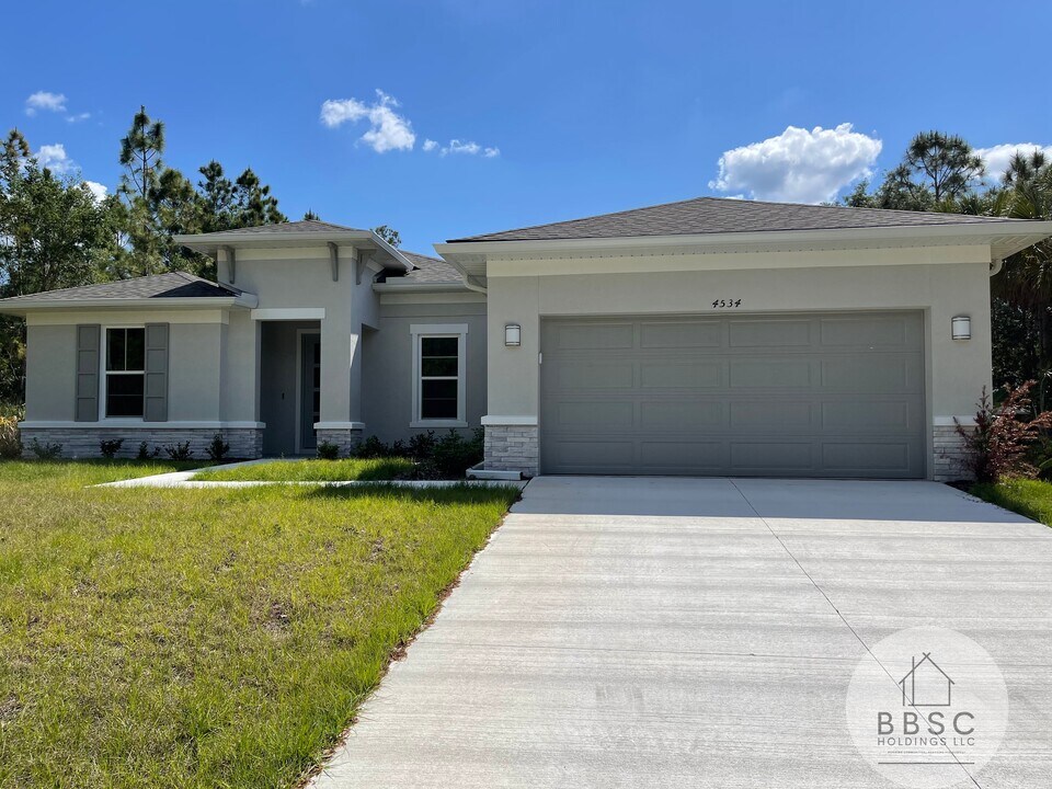 4534 Amari Rd in North Port, FL - Building Photo