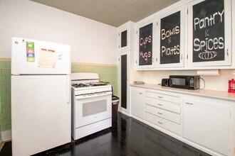 1411 W Barker Ave in Peoria, IL - Foto de edificio - Building Photo