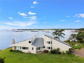 133 Johnsons Point Rd in Branford, CT - Building Photo - Building Photo
