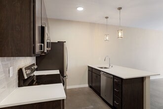756 NE Jackson St, Unit 102 in Minneapolis, MN - Foto de edificio - Building Photo
