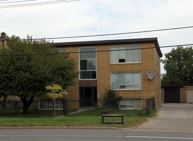 2251 Kipling Ave in Toronto, ON - Building Photo - Building Photo