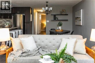 1686 Fischer-Hallman Rd in Kitchener, ON - Building Photo - Building Photo