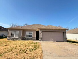 1604 Prier Ln in Webb City, MO - Building Photo