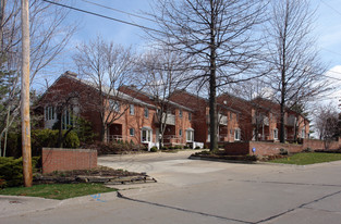 Juno Place Townhomes in Fairlawn, OH - Building Photo