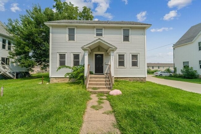 property at 1021 W 22nd St