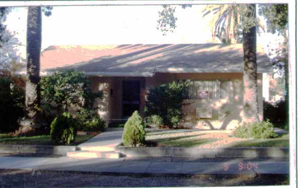 745 N Soldano Ave in Azusa, CA - Foto de edificio