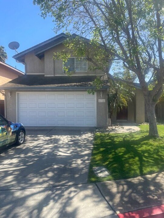 1734 Adelyne Ln in Santa Maria, CA - Building Photo