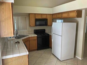 4917 Braeburn Dr in Las Vegas, NV - Foto de edificio - Building Photo