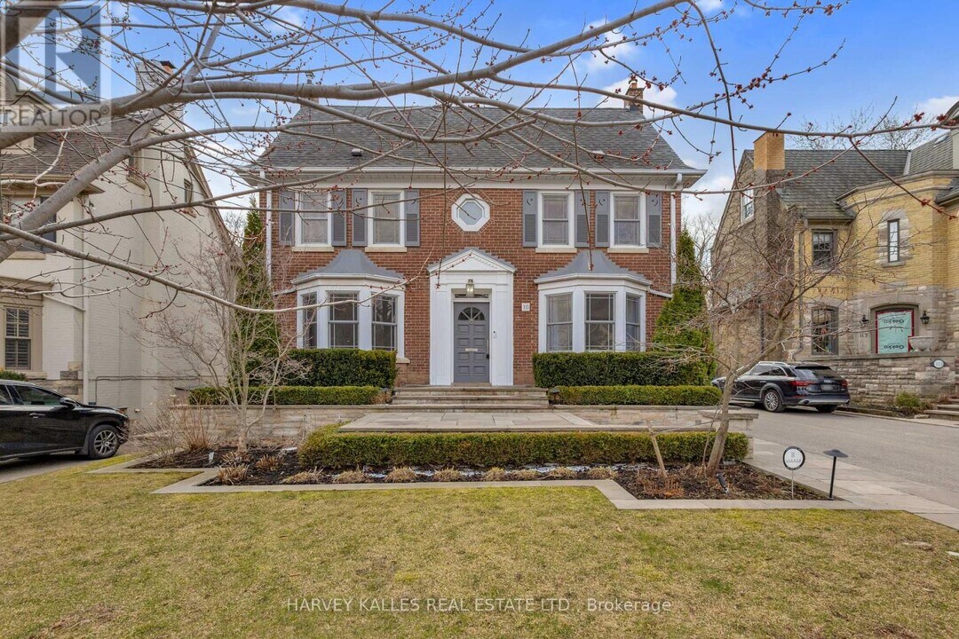 111 Strathallan Blvd in Toronto, ON - Building Photo