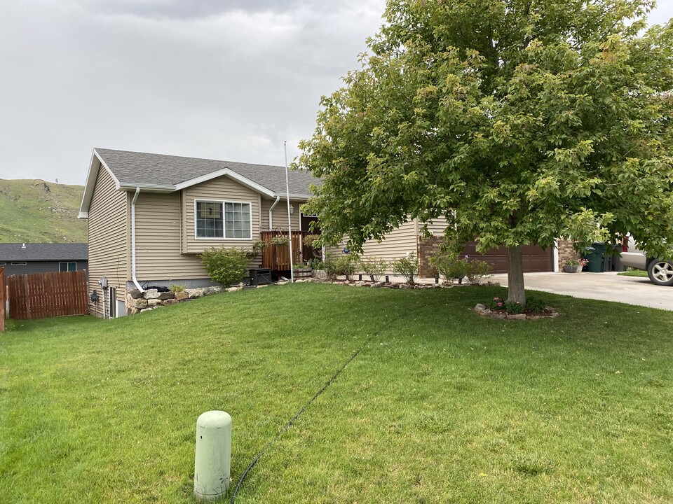 14760 Telluride St in Summerset, SD - Building Photo