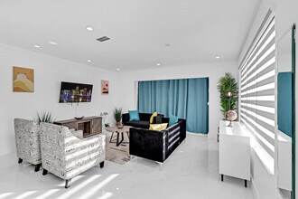 17835 NE 6th Ave in Miami, FL - Foto de edificio - Building Photo