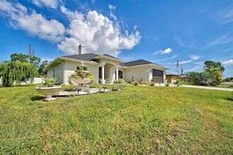 1130 Cumberland Rd in Venice, FL - Foto de edificio - Building Photo