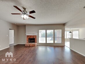 1801 Bertram Dr in Mansfield, TX - Foto de edificio - Building Photo