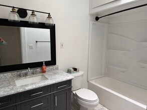 14720 Detroit Ave in Lakewood, OH - Foto de edificio - Building Photo