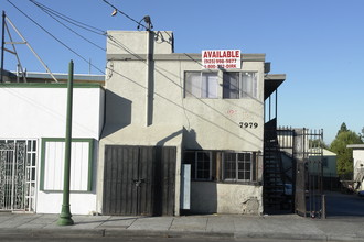 MacArthur Apartments in Oakland, CA - Building Photo - Building Photo