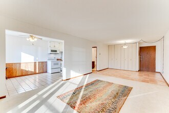 2700 Oxford St N, Unit 133 in Roseville, MN - Foto de edificio - Building Photo
