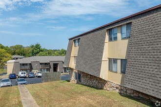 Hartford House Apartments in Nashville, TN - Building Photo - Building Photo