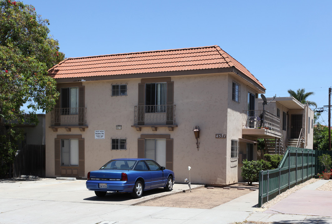 4571 Marlborough Dr in San Diego, CA - Building Photo