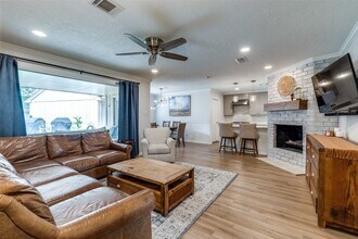 2827 Fontana Dr in Houston, TX - Building Photo - Building Photo