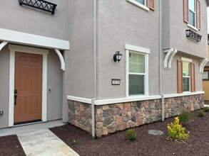 1670 Richie Ln in Woodland, CA - Building Photo - Building Photo