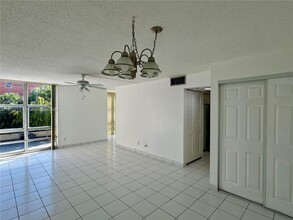 200 172nd St, Unit 318 in Sunny Isles Beach, FL - Building Photo - Building Photo