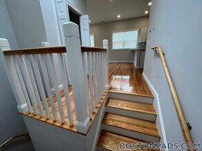 126 Cross St in Somerville, MA - Building Photo - Building Photo