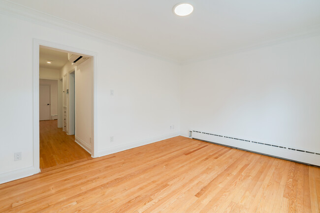 517 Eglinton Ave W in Toronto, ON - Building Photo - Building Photo