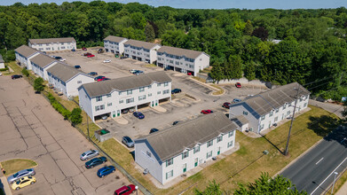 North Campus Village-Leasing for AUG 15, 2025 in Kalamazoo, MI - Foto de edificio - Building Photo