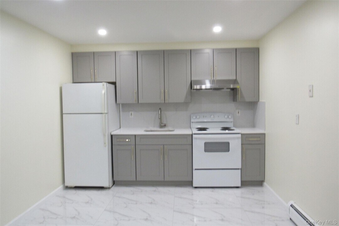 92 Velie Rd in Lagrangeville, NY - Foto de edificio