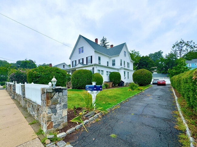 28 Powell Pl in Stamford, CT - Building Photo - Building Photo